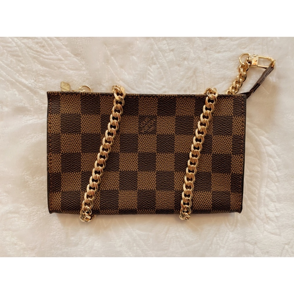 ✨ Louis Vuitton Damier Marais Pouch Crossbody ✨